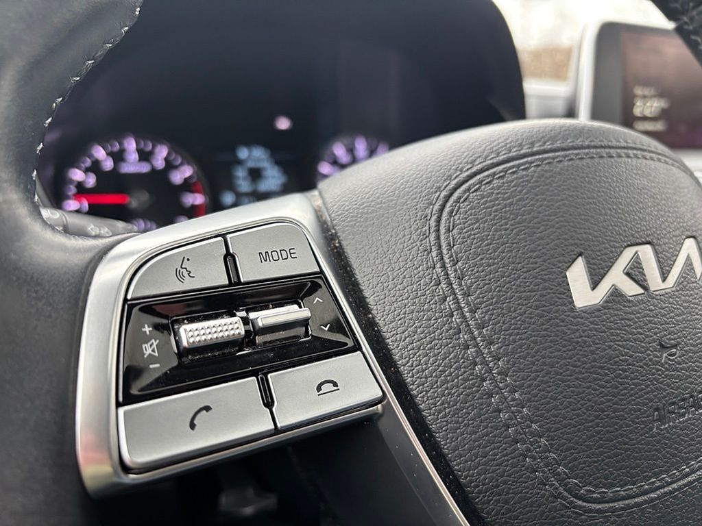 Vehicle image 25 of 31