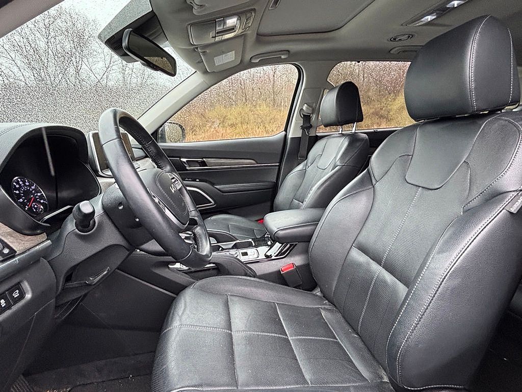 Vehicle image 16 of 31