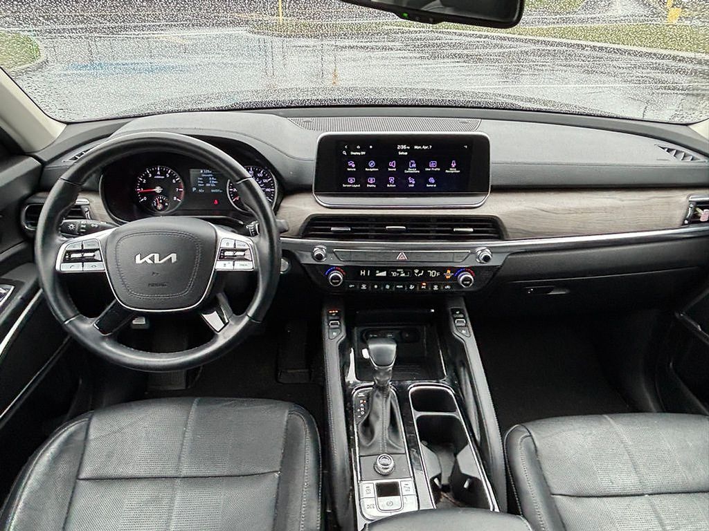 Vehicle image 17 of 31