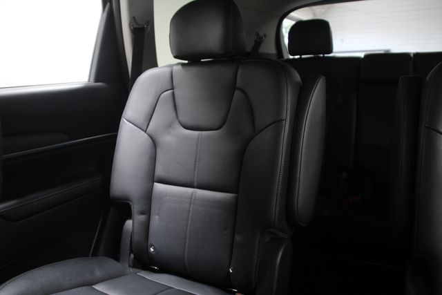 Vehicle image 18 of 31