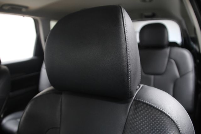 Vehicle image 21 of 31