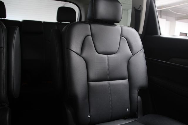 Vehicle image 20 of 31