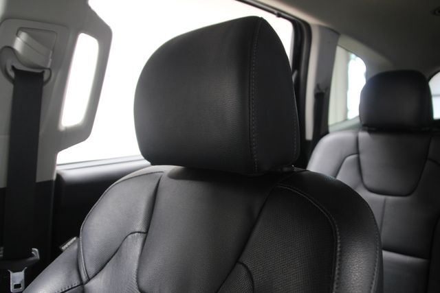 Vehicle image 17 of 31