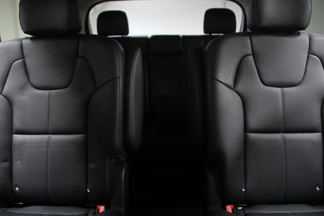 Vehicle image 19 of 31