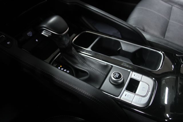 Vehicle image 25 of 31