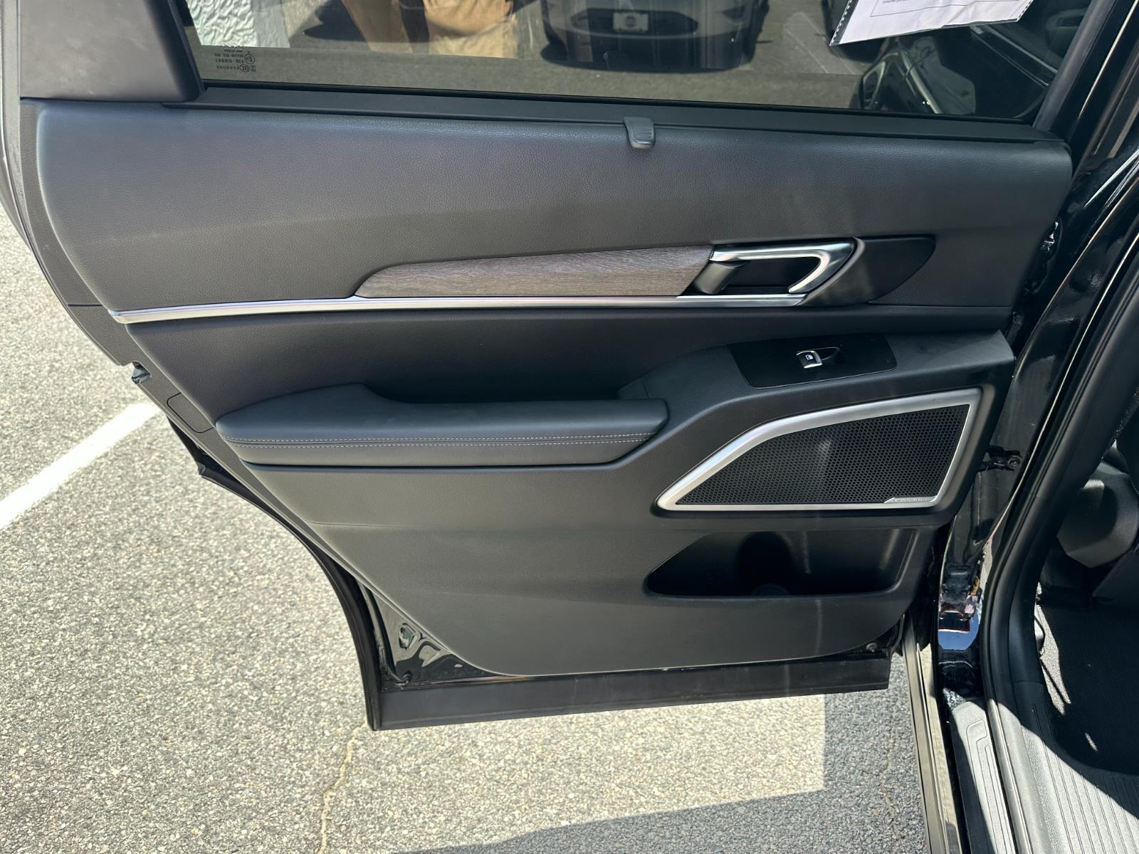 Vehicle image 26 of 34
