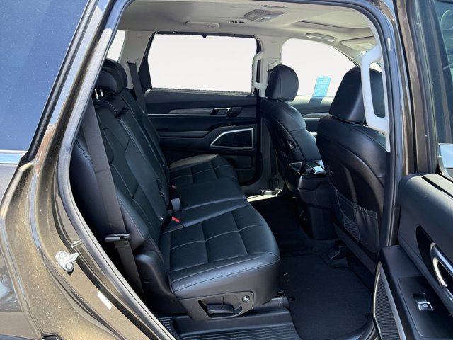 Vehicle image 12 of 21