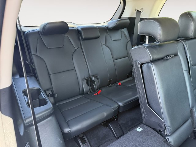 Vehicle image 13 of 21