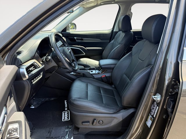 Vehicle image 14 of 21