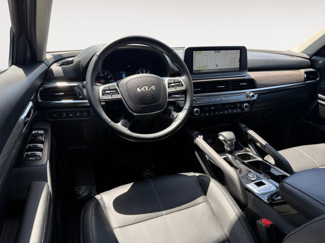 Vehicle image 17 of 21