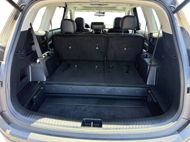 Vehicle image 11 of 21