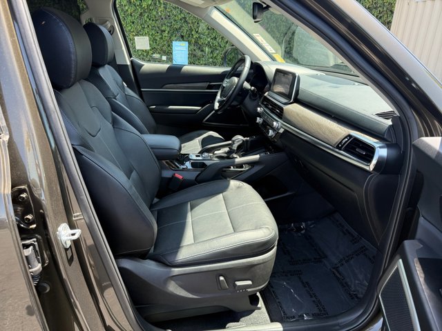 Vehicle image 15 of 21