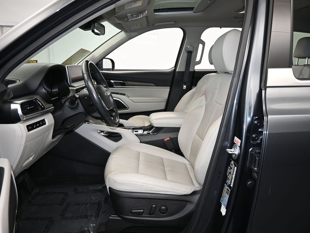Vehicle image 34 of 69