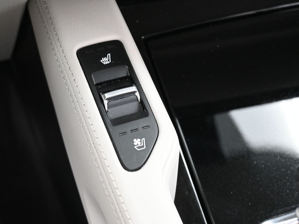 Vehicle image 46 of 69