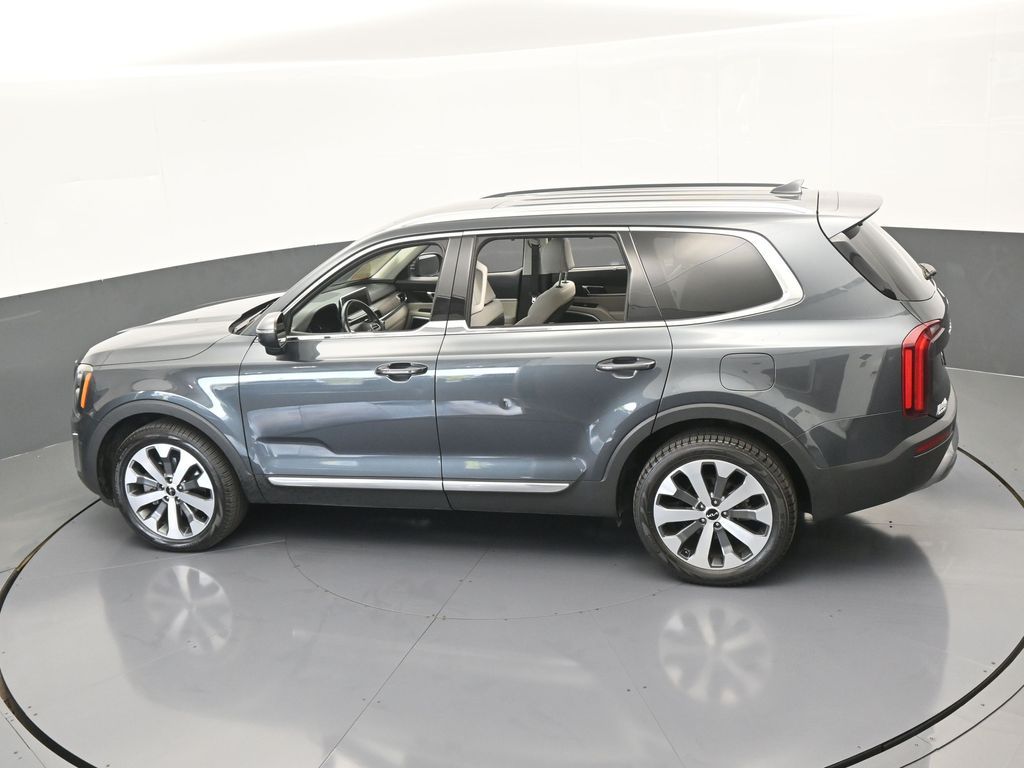 Vehicle image 17 of 69