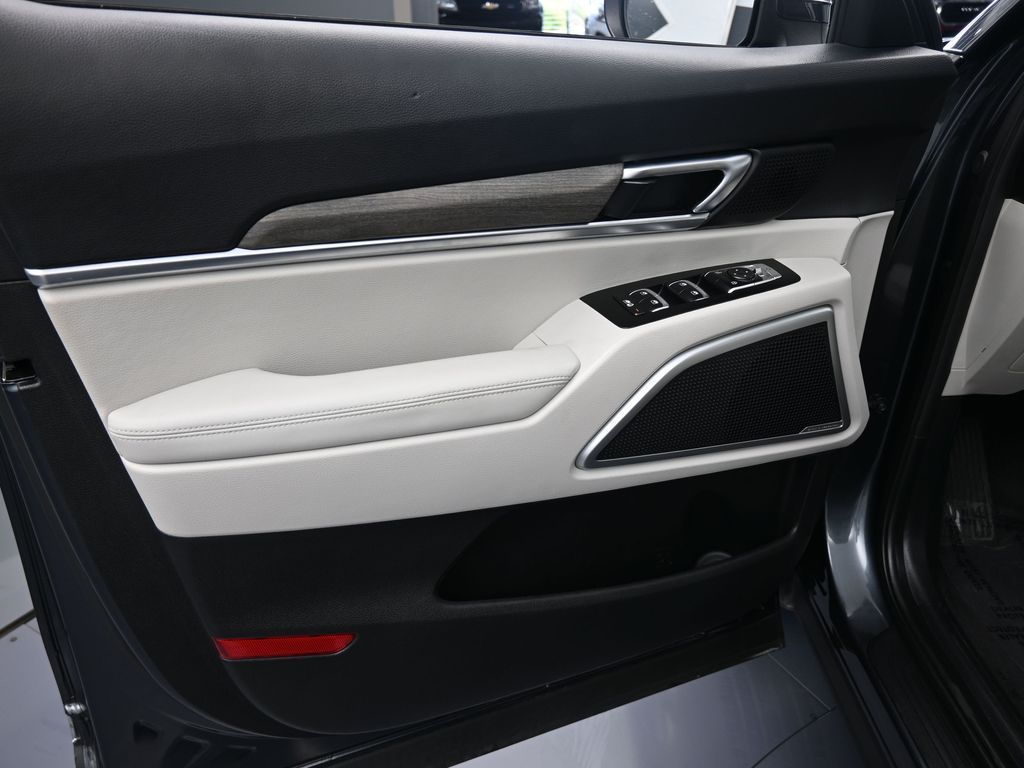 Vehicle image 39 of 69