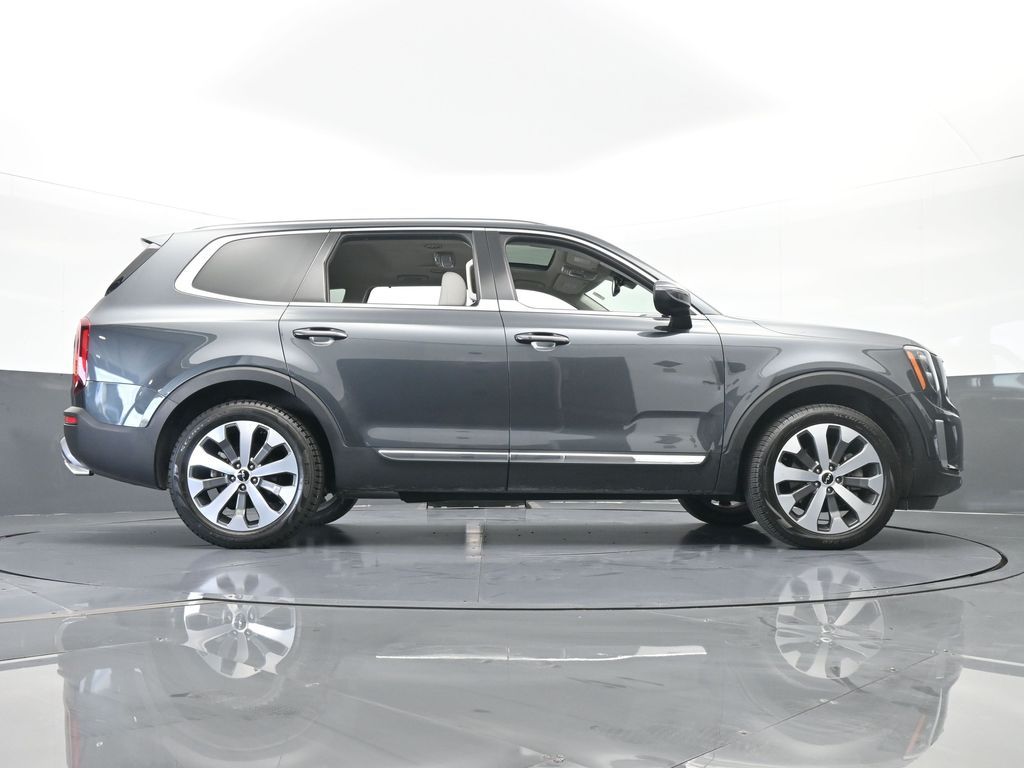 Vehicle image 5 of 69