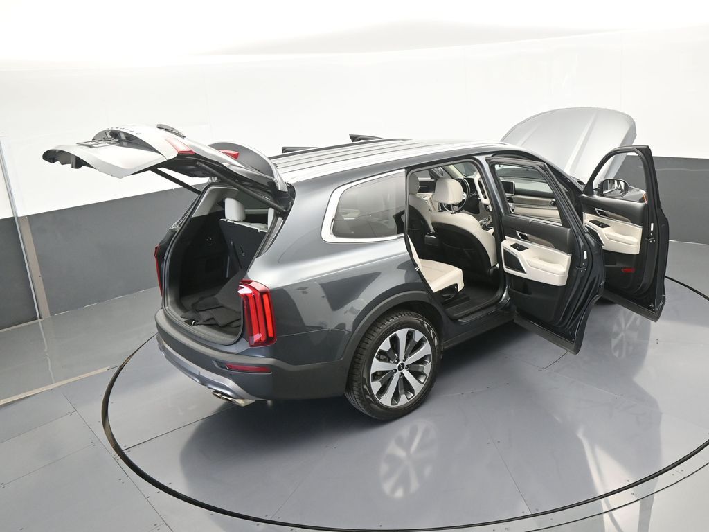 Vehicle image 32 of 69