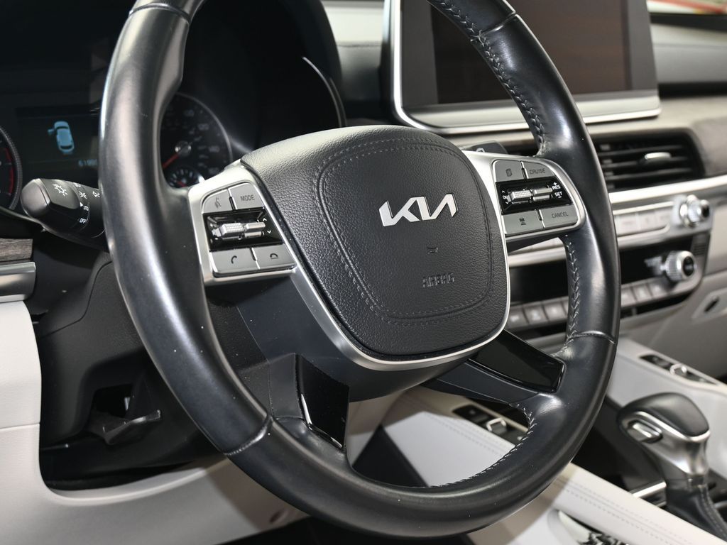 Vehicle image 37 of 69