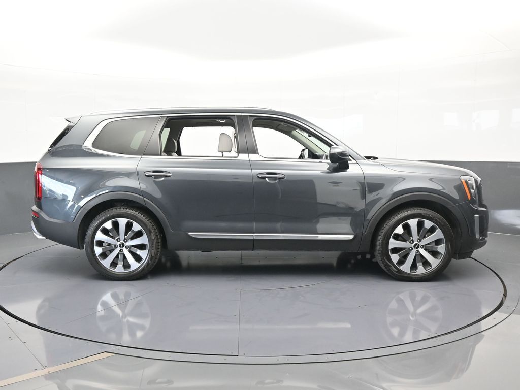 Vehicle image 12 of 69