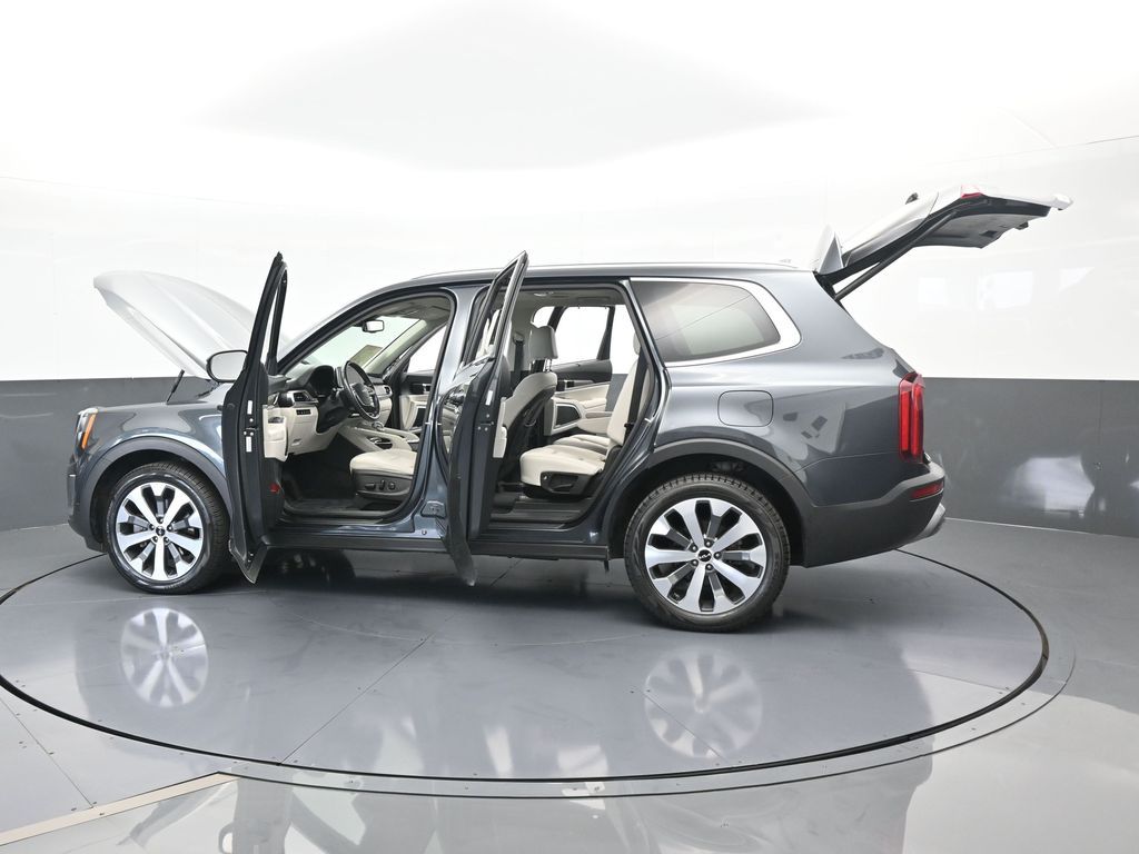 Vehicle image 30 of 69