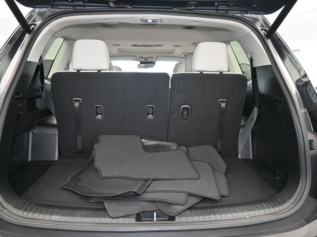 Vehicle image 60 of 69