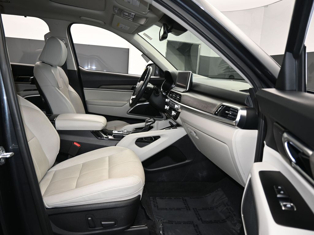 Vehicle image 67 of 69