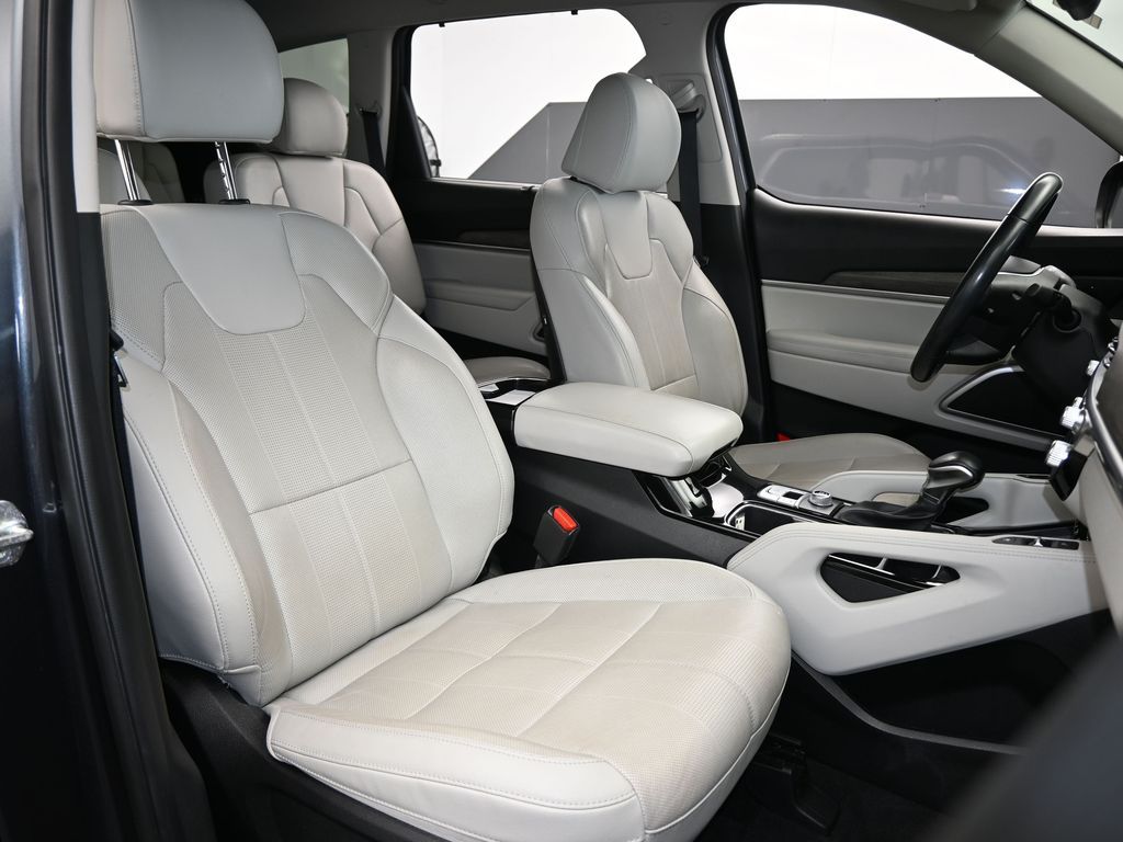 Vehicle image 66 of 69