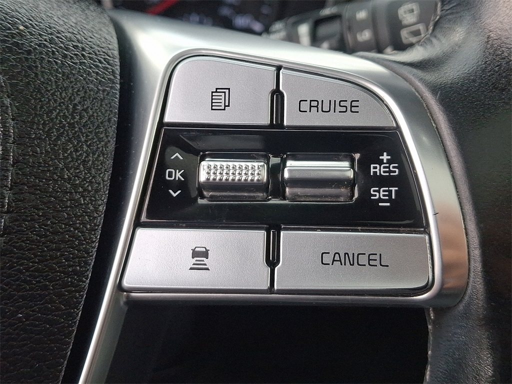 Vehicle image 23 of 32