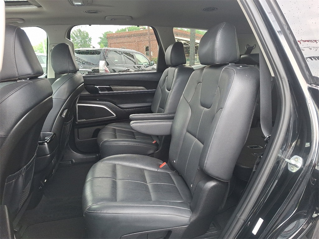 Vehicle image 10 of 32