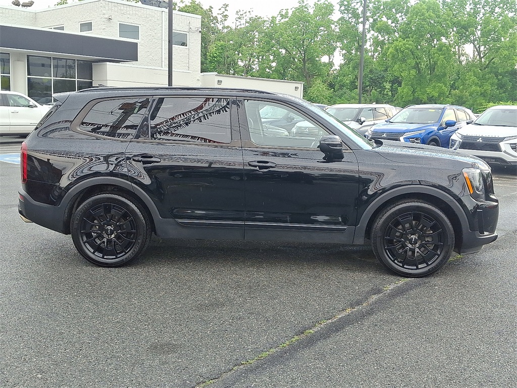Vehicle image 4 of 32