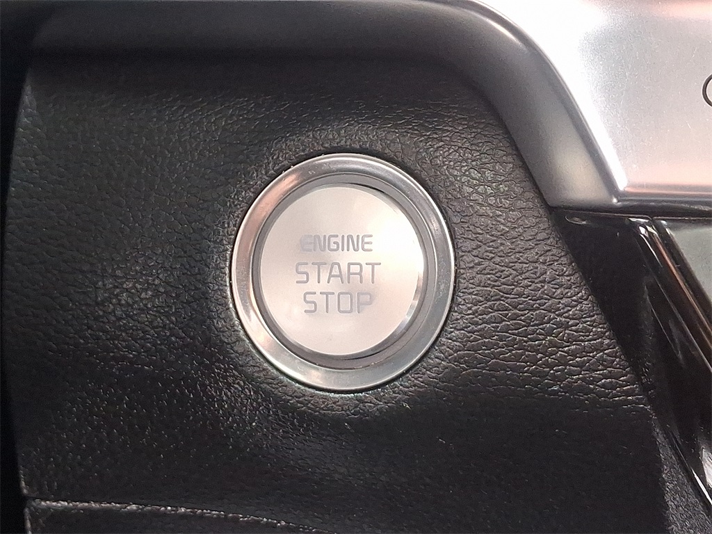Vehicle image 24 of 32