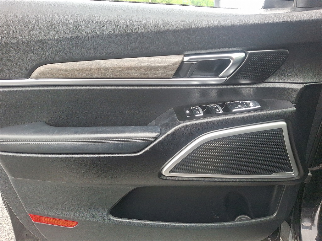 Vehicle image 12 of 32