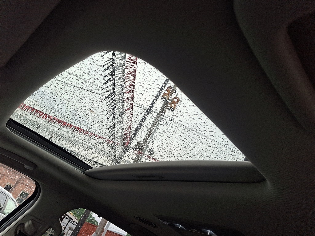 Vehicle image 14 of 32