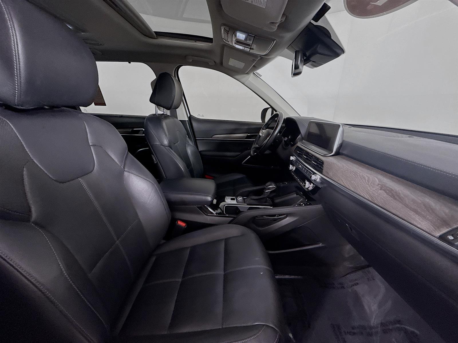 Vehicle image 48 of 51