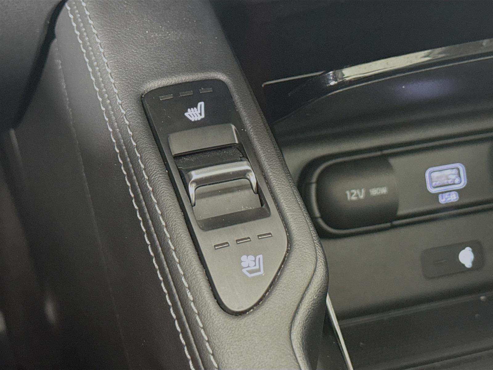 Vehicle image 34 of 51