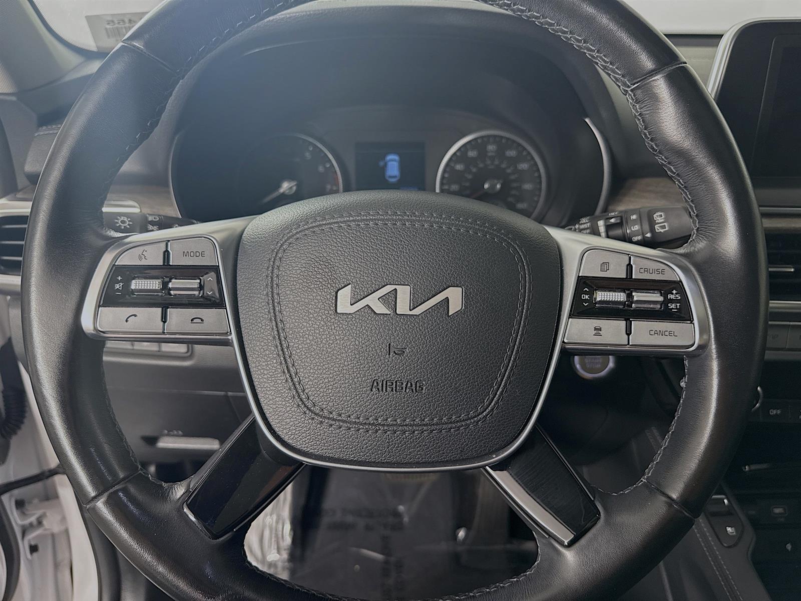 Vehicle image 17 of 51