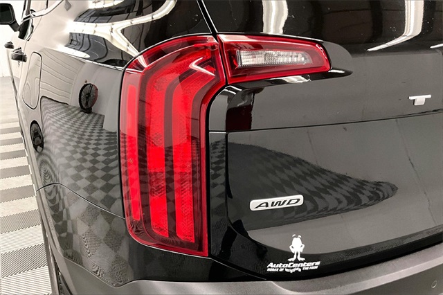 Vehicle image 32 of 38