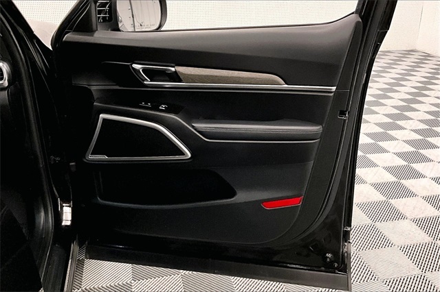 Vehicle image 19 of 38