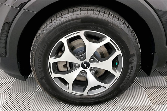 Vehicle image 11 of 38