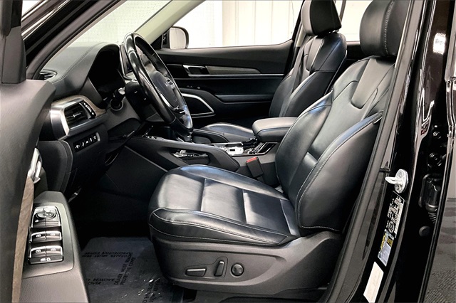 Vehicle image 21 of 38