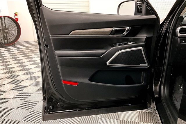 Vehicle image 18 of 38