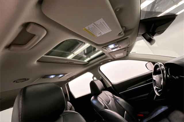 Vehicle image 17 of 38