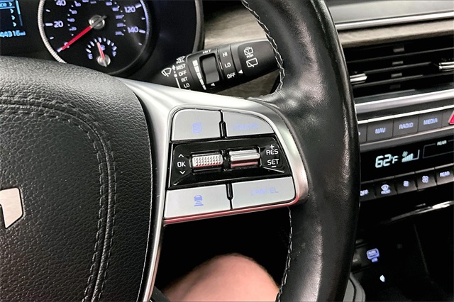 Vehicle image 25 of 38