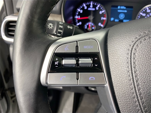 Vehicle image 21 of 33