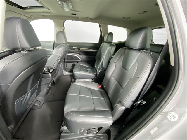 Vehicle image 7 of 33