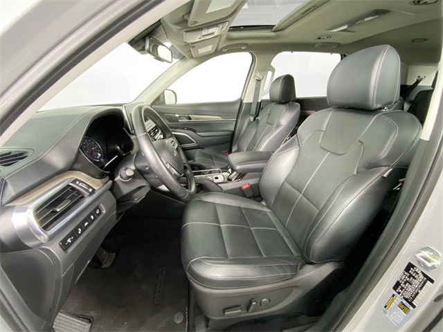 Vehicle image 8 of 33
