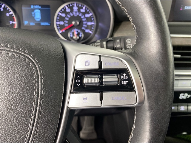 Vehicle image 23 of 33