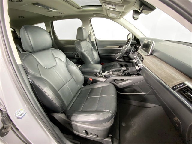 Vehicle image 31 of 33