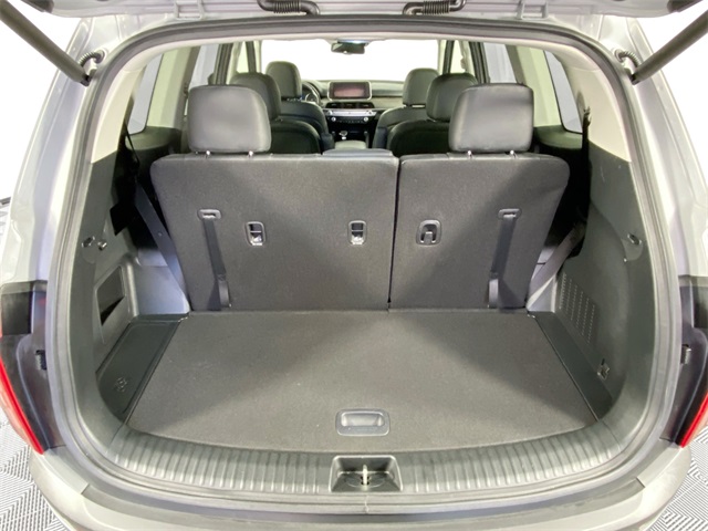 Vehicle image 28 of 33